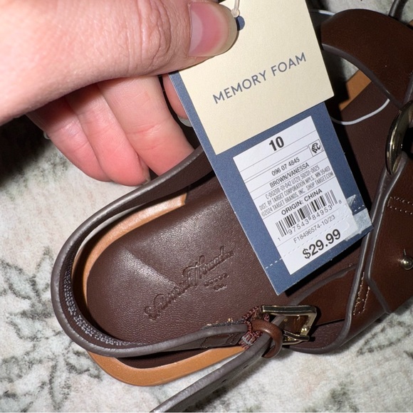 NEW Universal Thread Sandals - Picture 3 of 3